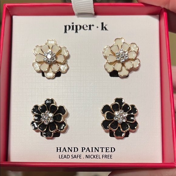 Piper K Jewelry - NIB Piper K Black and Cream Flower Earrings with Rhinestones gold tone edge back